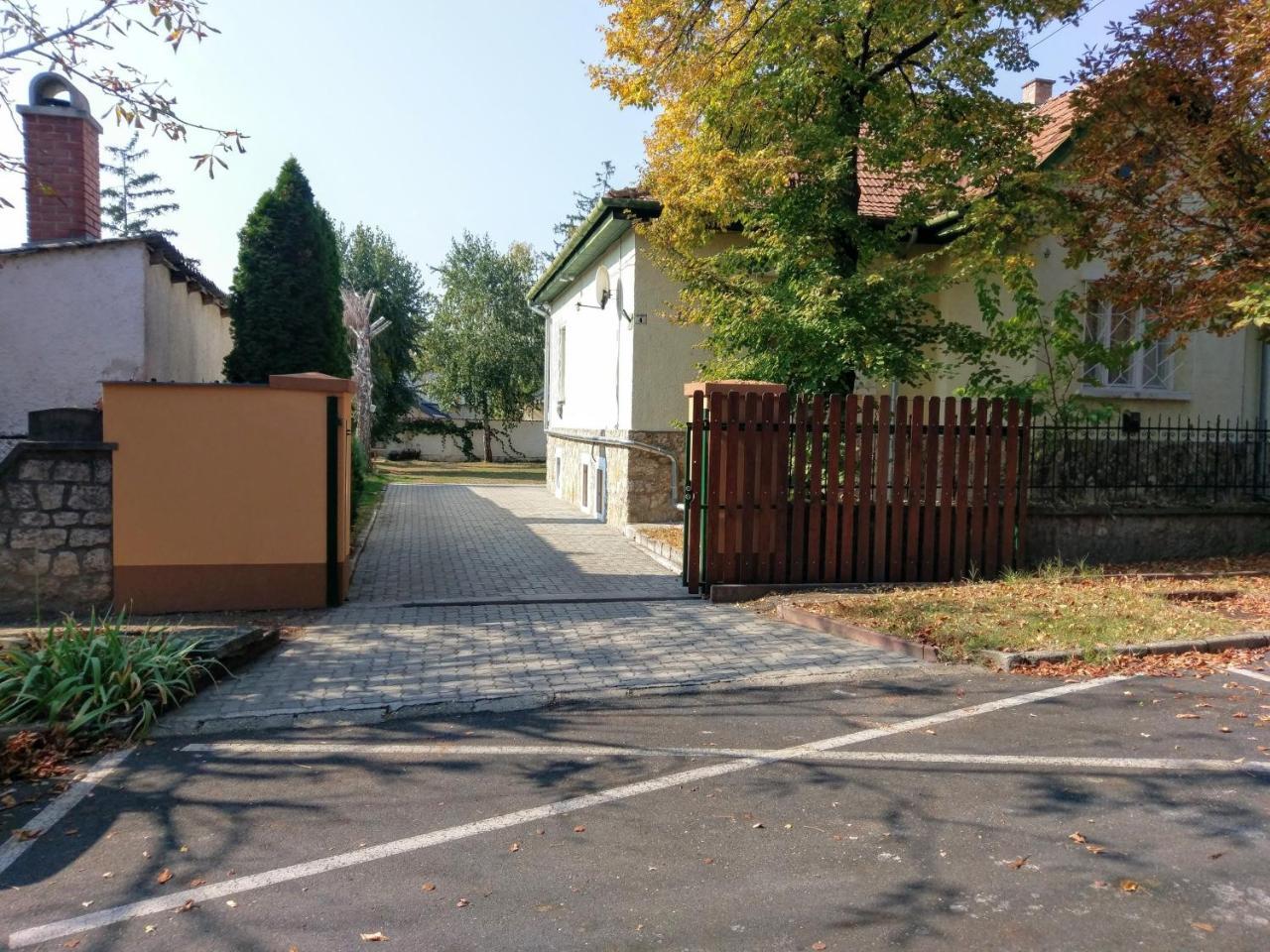 Glazer Szallas Tapolca Exterior photo